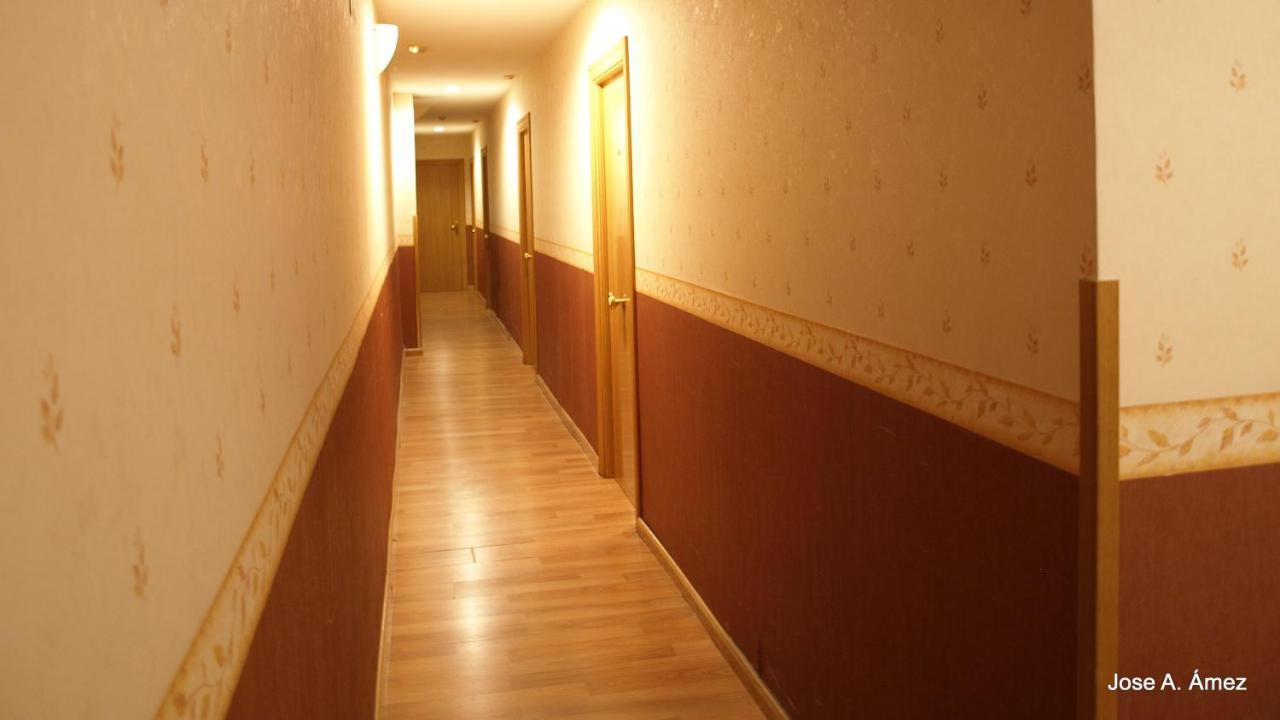 Hostal Orejas León Exterior foto