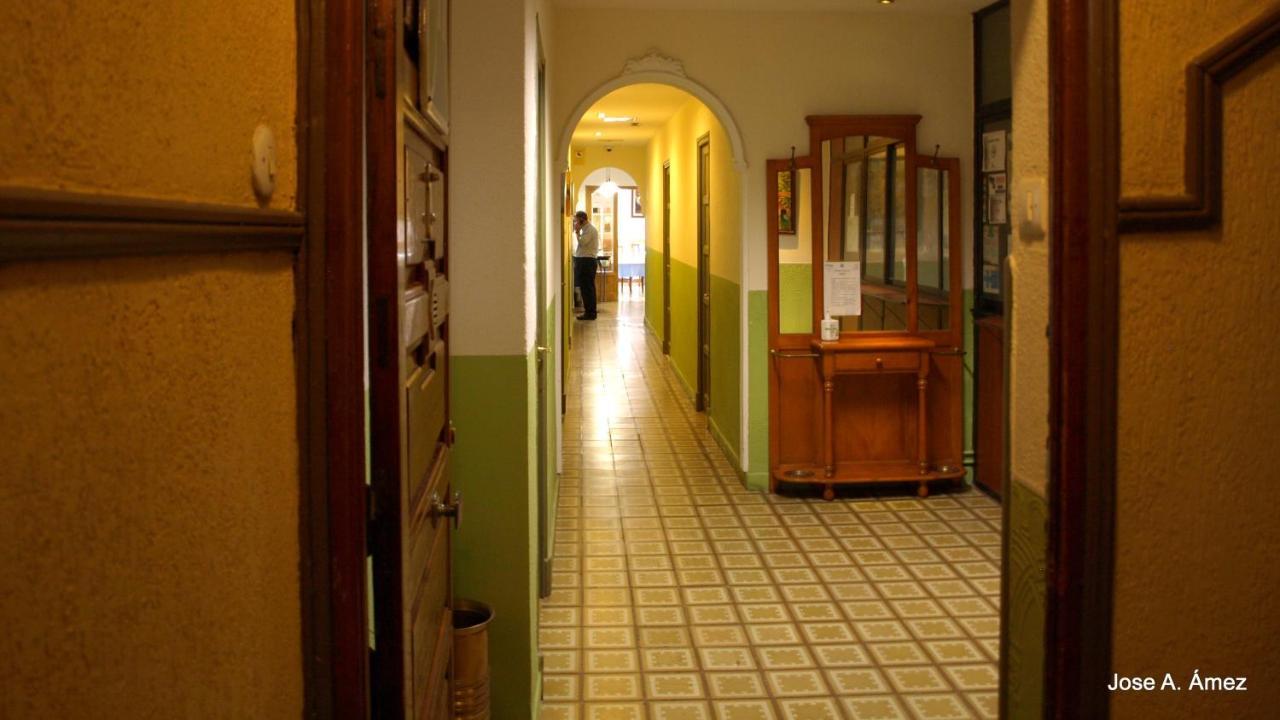 Hostal Orejas León Exterior foto
