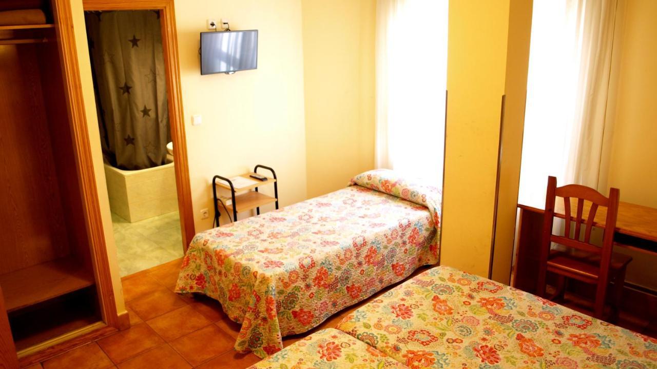 Hostal Orejas León Exterior foto