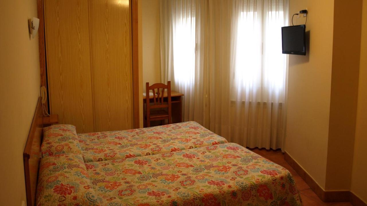Hostal Orejas León Exterior foto