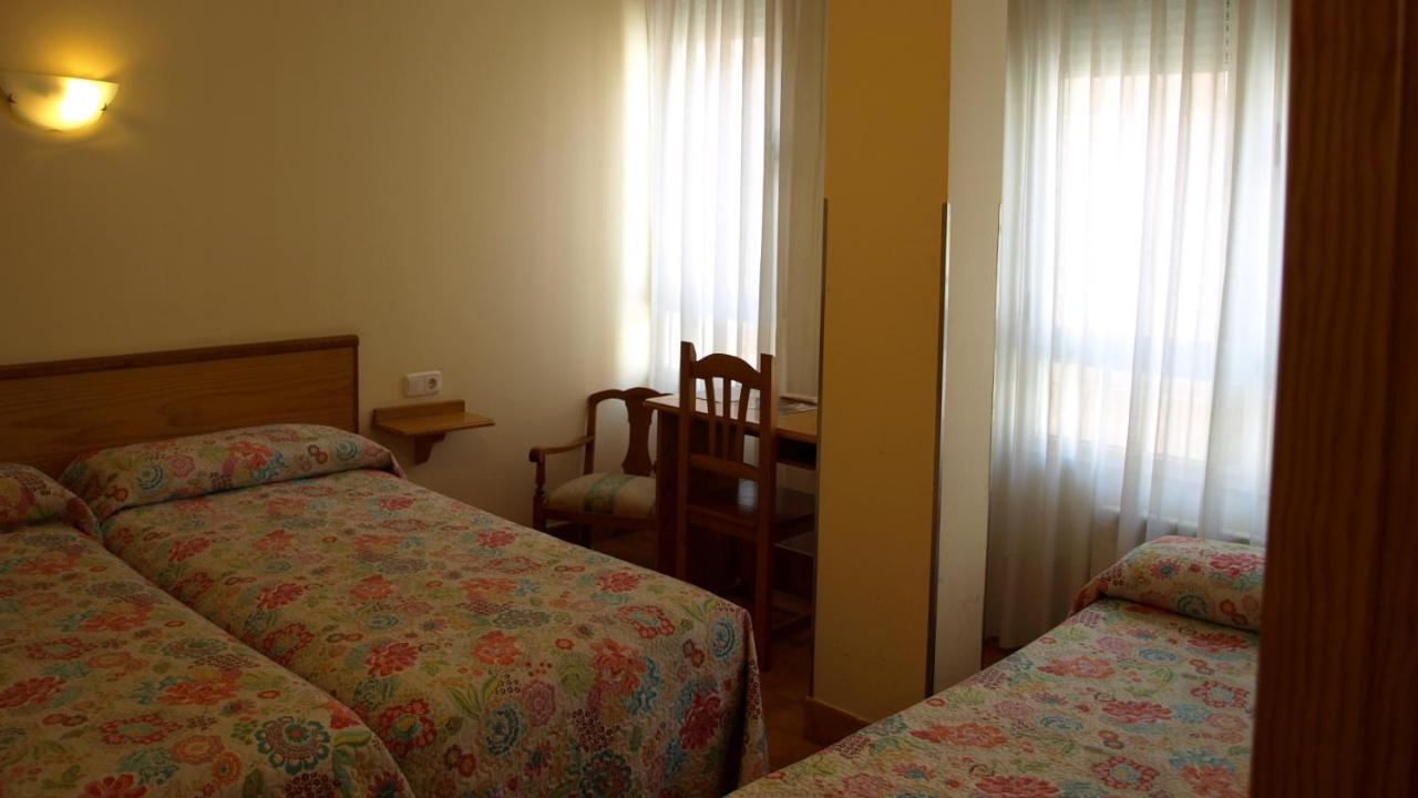 Hostal Orejas León Exterior foto