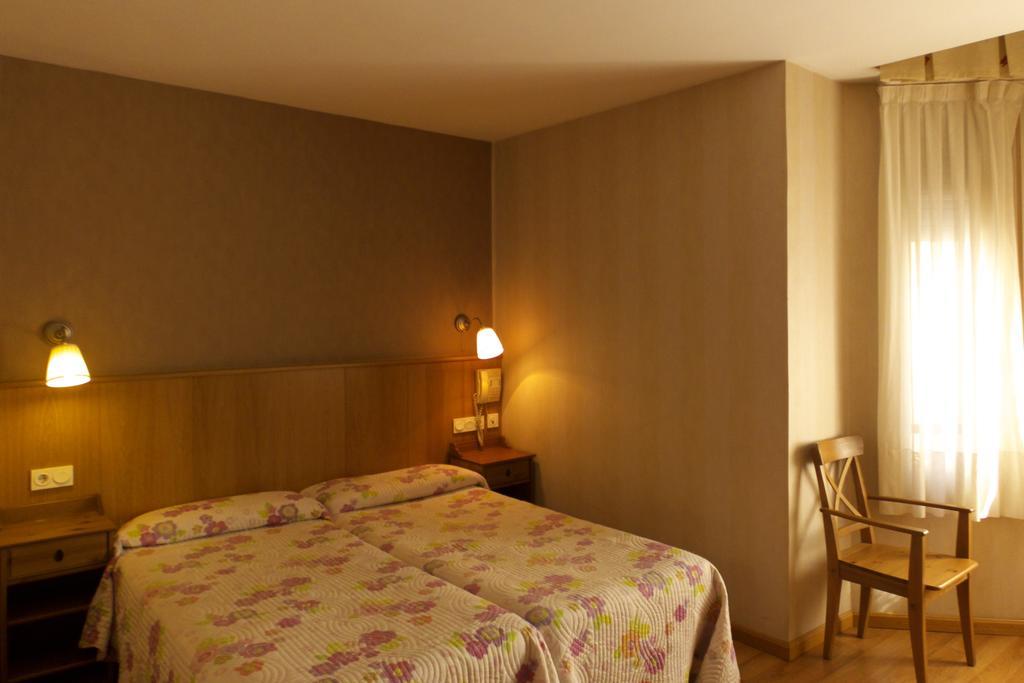 Hostal Orejas León Exterior foto
