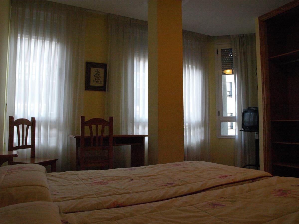 Hostal Orejas León Exterior foto