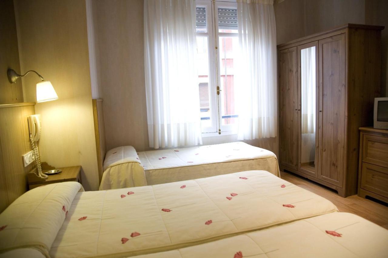 Hostal Orejas León Zimmer foto
